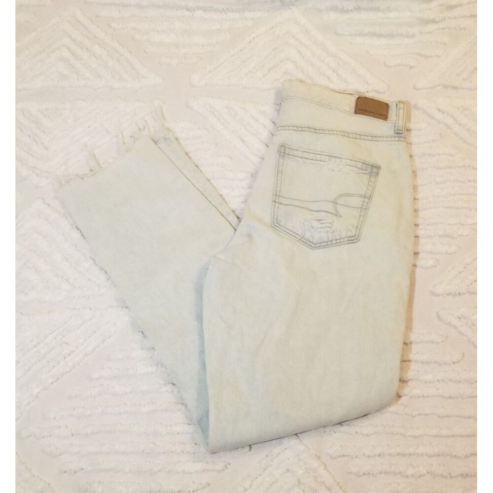American Eagle Women's AE Mom Jeans Acid Wash Distressed Size 6